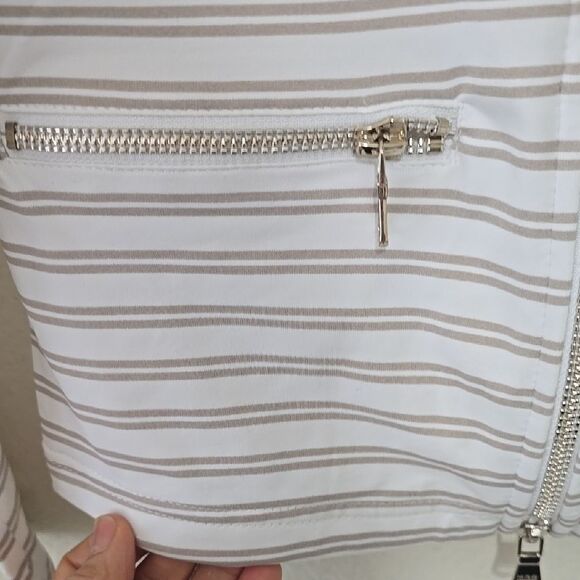 DC White and Gray Utility Jacket with Stand-Up Collar 34(s) - Picture 3 of 9